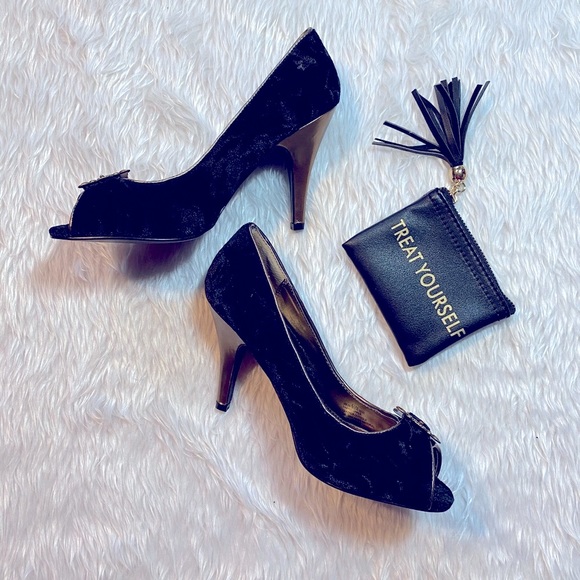 Black Velvet pumps by Chinese Laundry - Picture 4 of 6